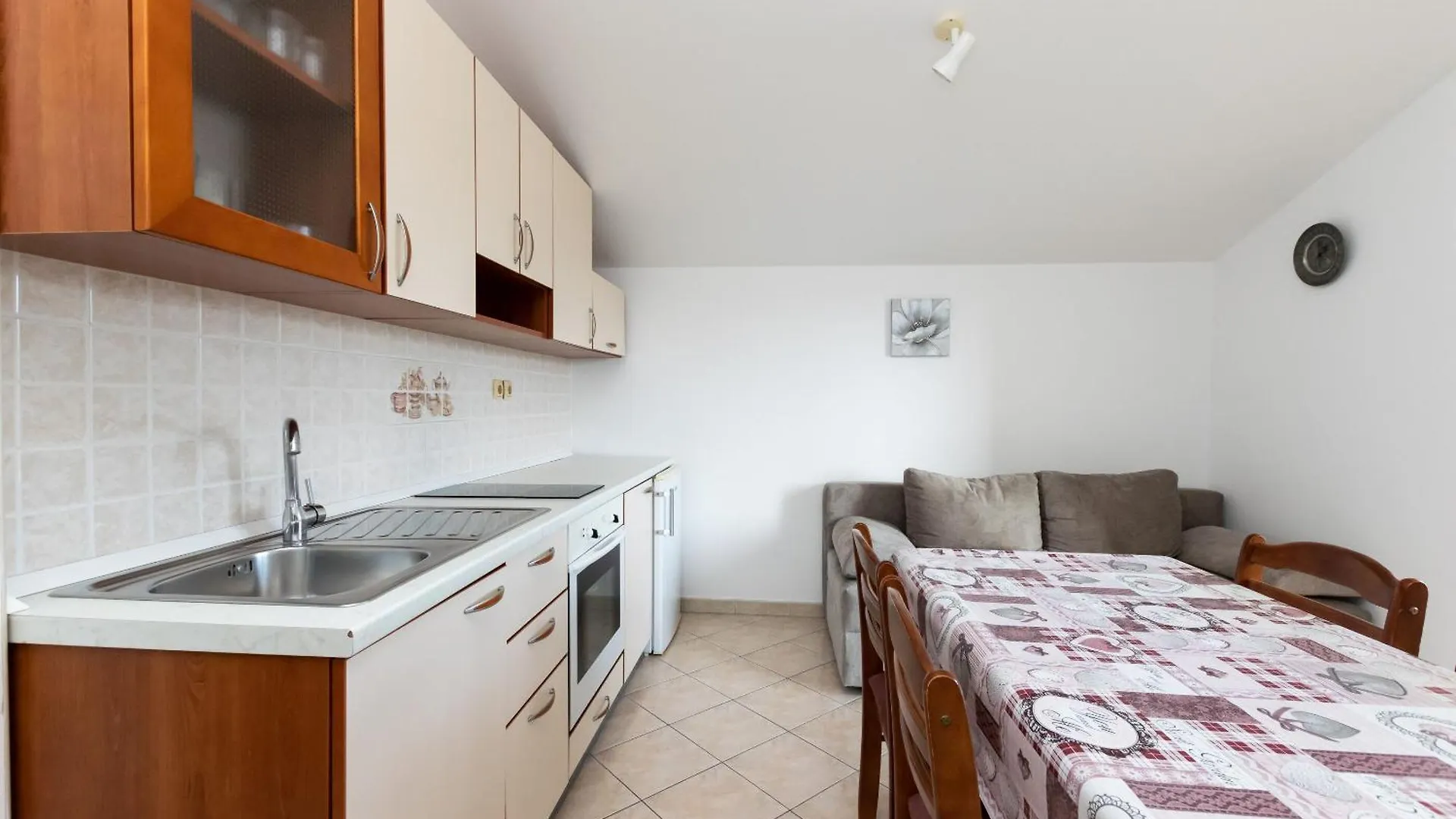 Apartments Mirjana V Lopar 0*,