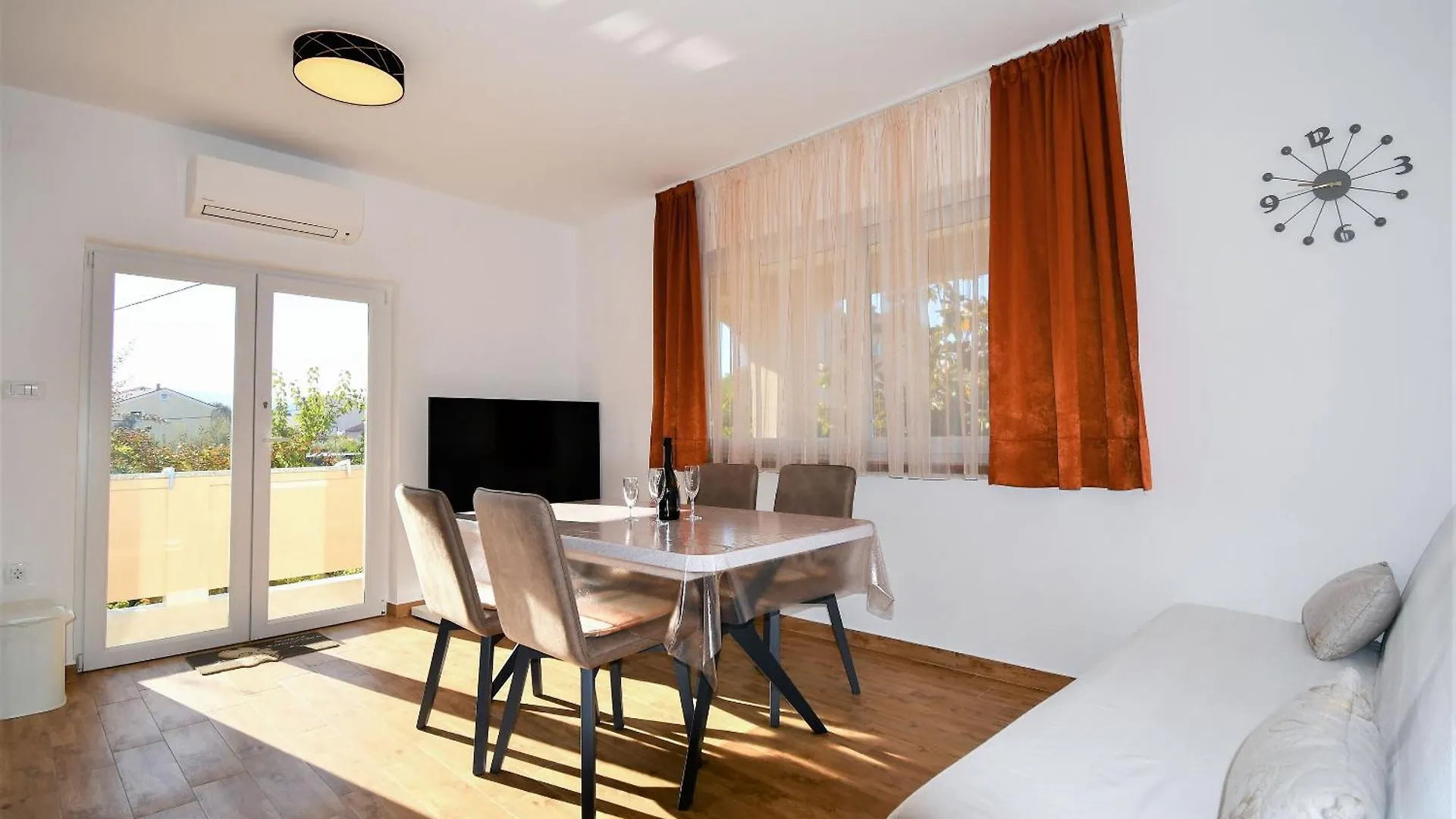 Apartments Mirjana V Lopar