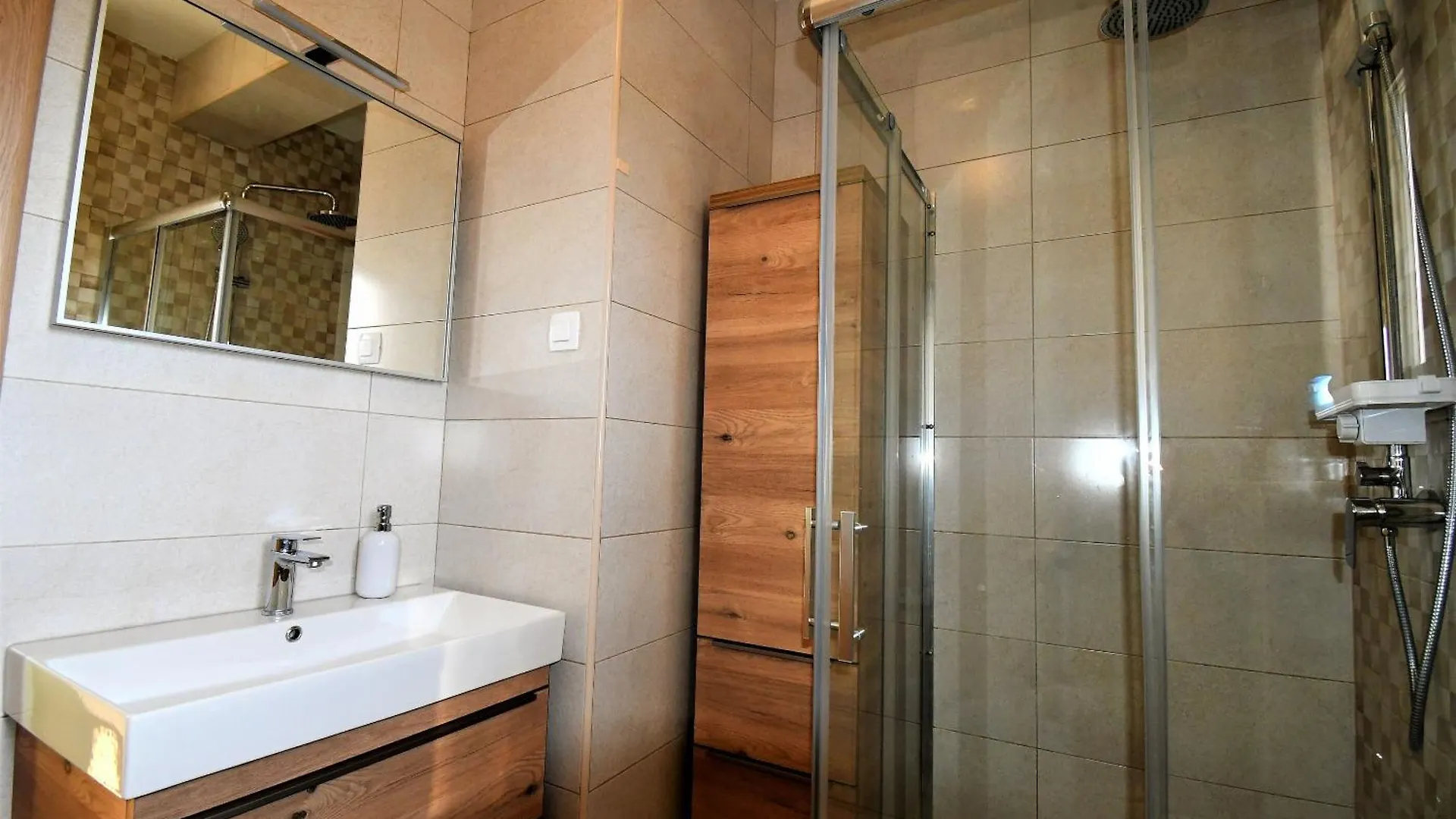 Apartments Mirjana V Lopar