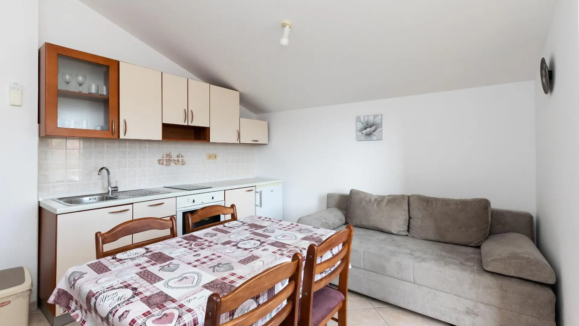 Apartments Mirjana V Lopar Croatia