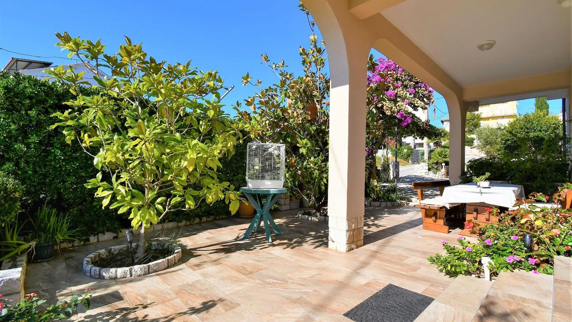 Apartments Mirjana V Lopar Croatia